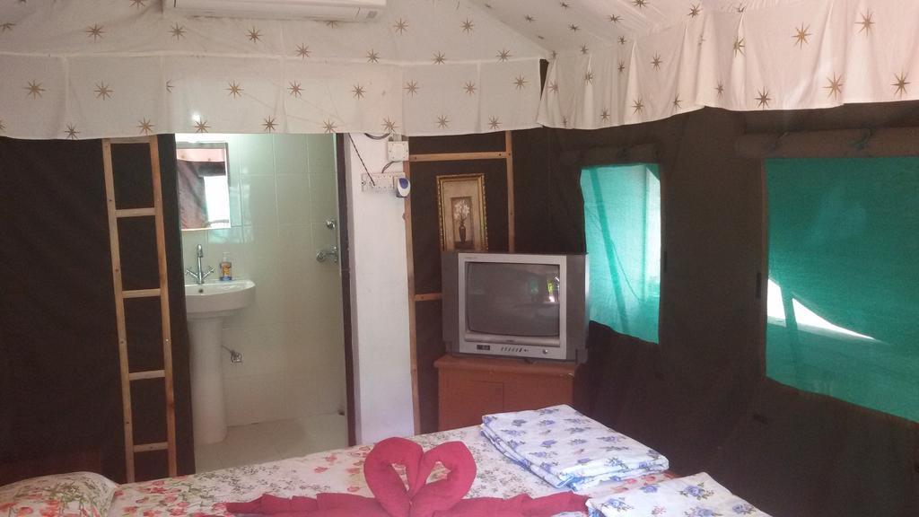 Hotel Sukhsadan Dehradun Habitación foto