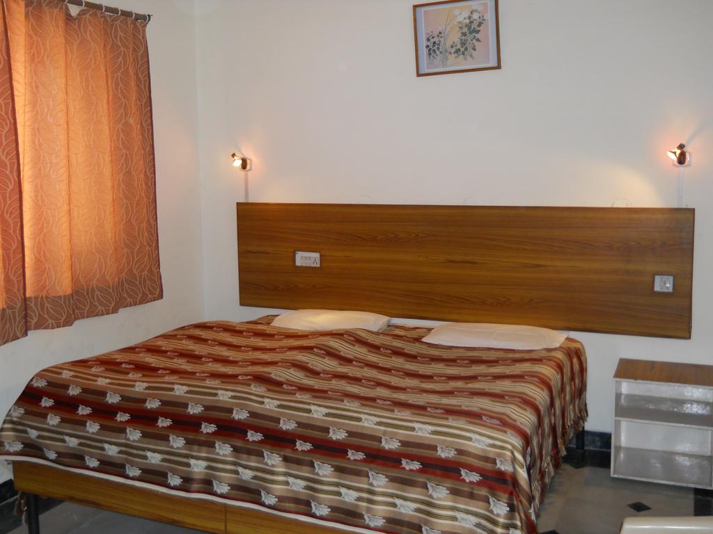 Hotel Sukhsadan Dehradun Habitación foto