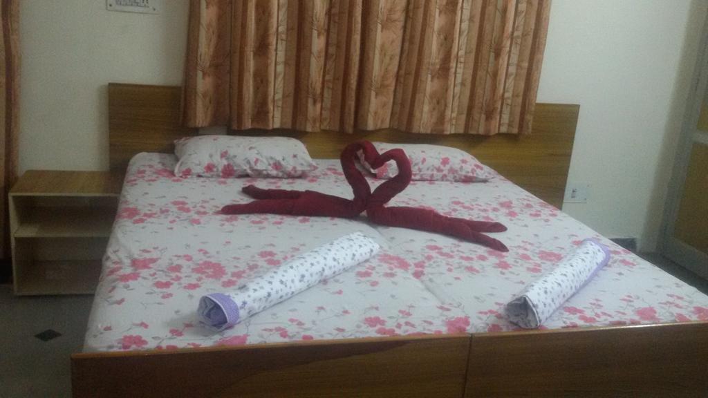 Hotel Sukhsadan Dehradun Habitación foto