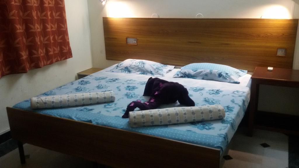 Hotel Sukhsadan Dehradun Habitación foto